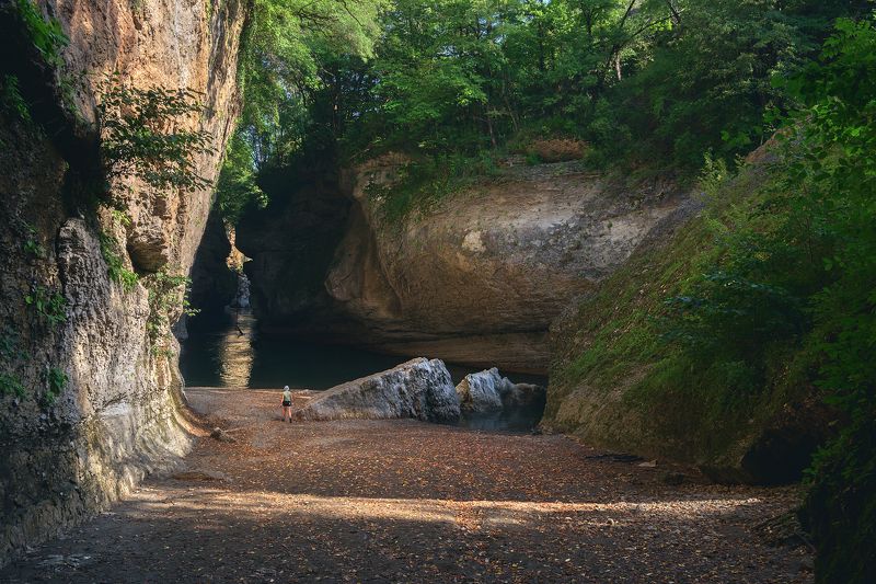адыгея,река белая,скалы Среди скал реки \