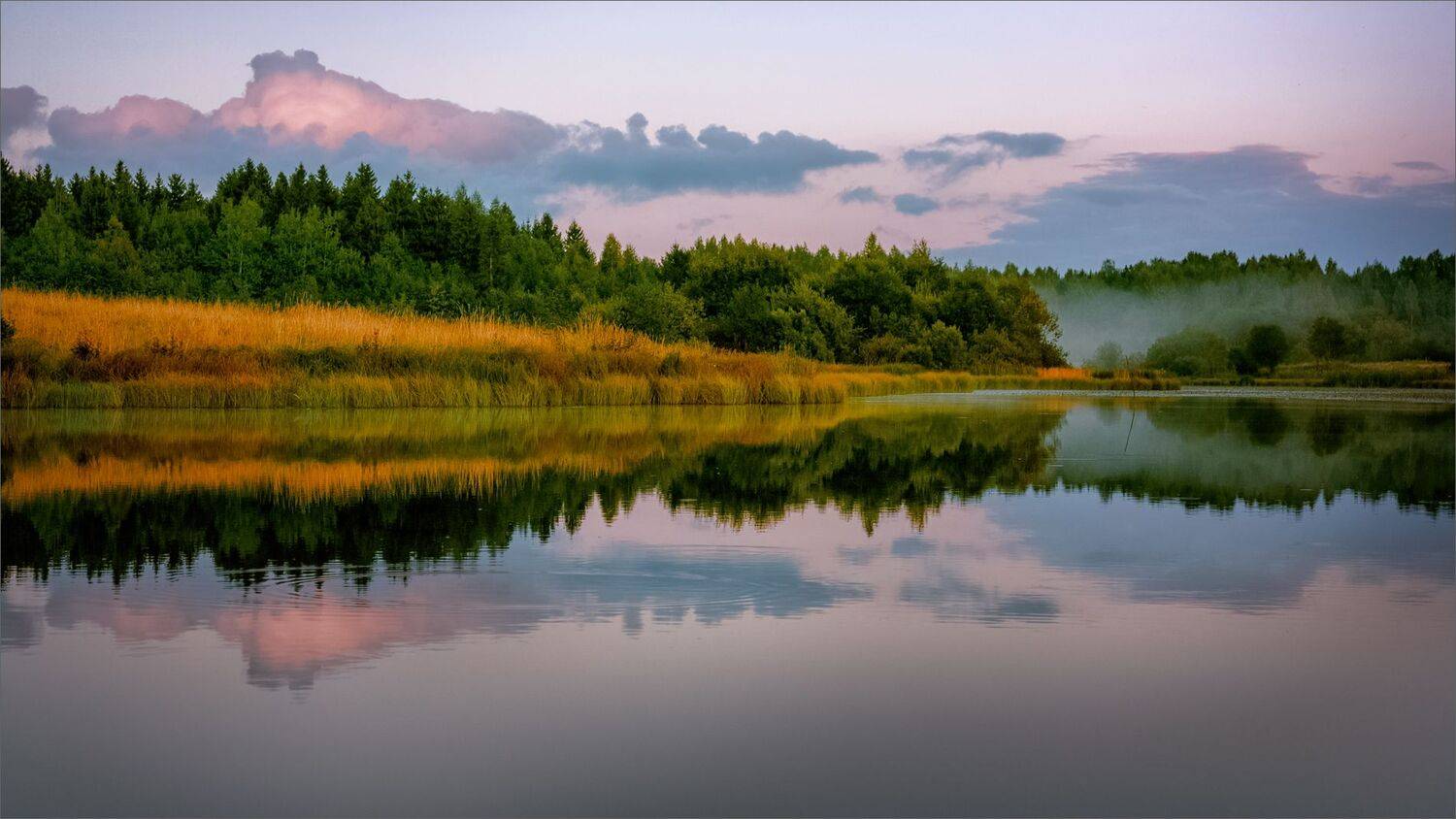 Осенний вечер на озере.... Автор: Никитинский Александр пейзаж, осень, вечер, деревня, туман, небо, свет, цвет, озеро, отражение, александр никитинский, Никитинский Александр