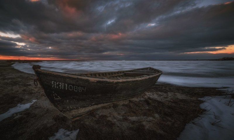 У замерзшего заливаphoto preview