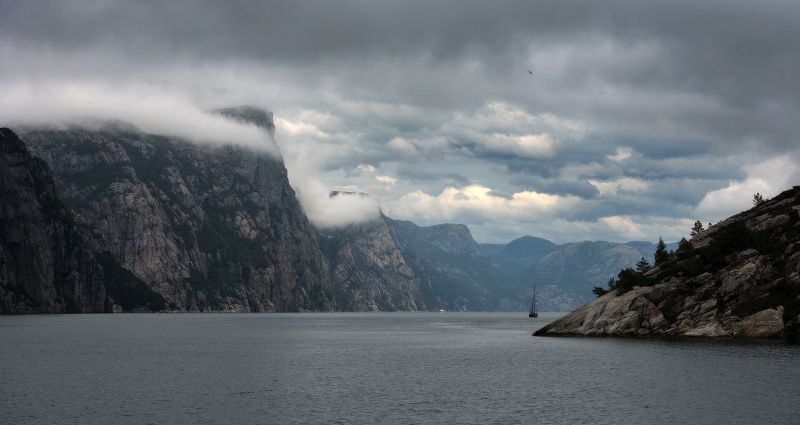 хмурое небо Норвегии фото превью