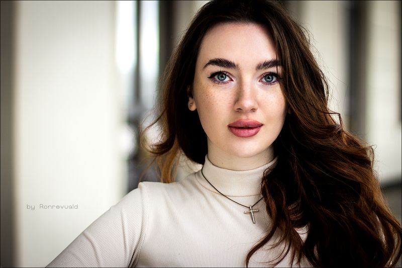 girl,woman,eyes,beauty,portrait,fashion,light,девушка,портрет,москва,свет, глаза Олесяphoto preview