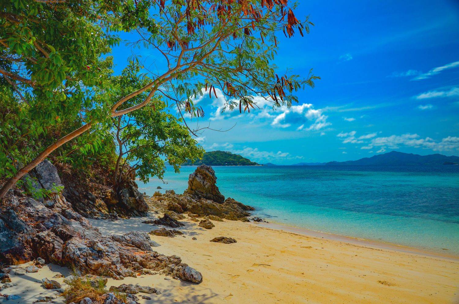 Остров Корон. Провинция Палаван. Бусуанга. Филиппины. Автор: Сытилин Павел Остров Корон, Палаван, Бусуанга, Филиппины, пляж, море, тропический, рай, отдых, дикий, песчаный, лазурный, небо, облака, путешествие, поездка, тур, морской, Сытилин Павел