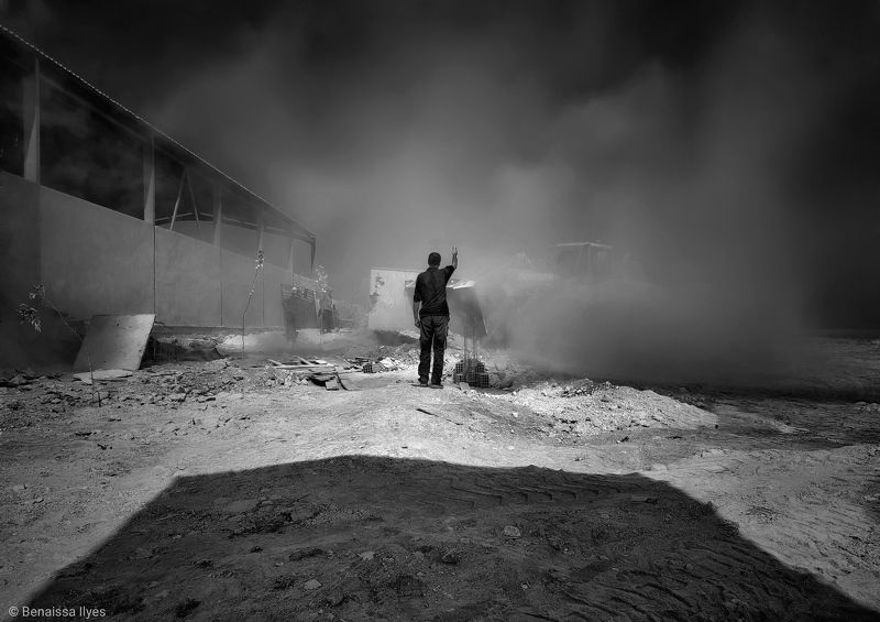 black and white, man, silhouette, dust, work, smok, man, monochrome, symétrie, middle, shadow, darkness, In the middle of dustphoto preview