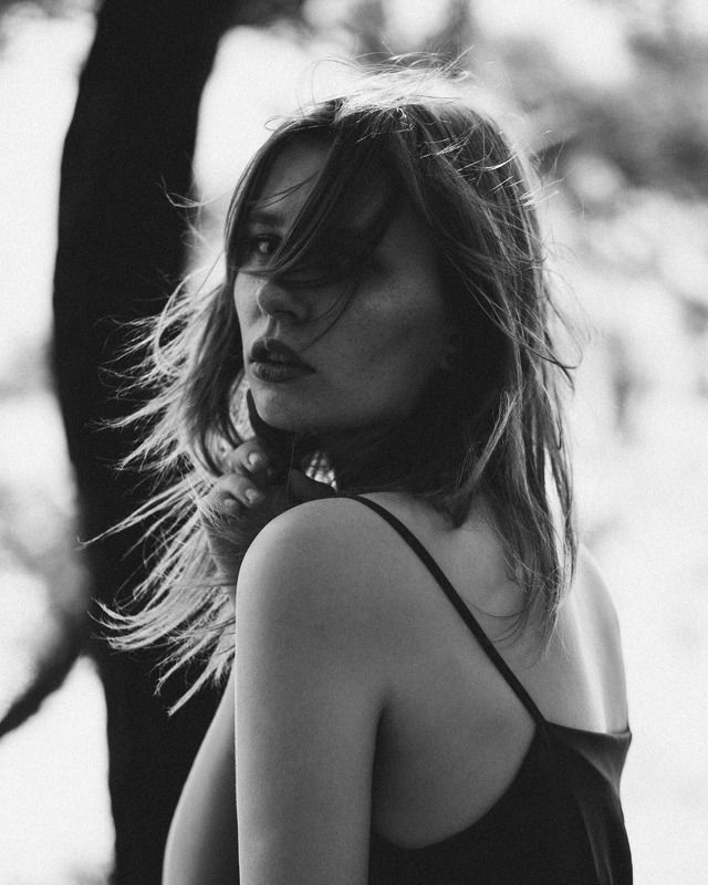 портрет, девушка, чб  фото превью