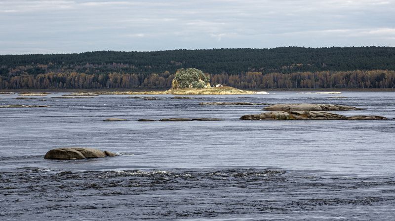 остров Ангара Караульный порог стрелковкский  Остров Караульный в солнечных лучахphoto preview