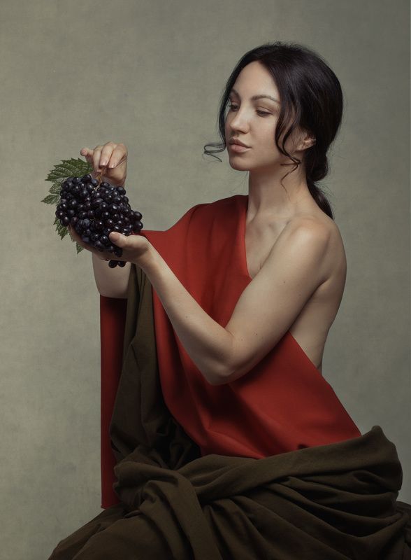 файн арт, fine art,fineartportrait Девушка с виноградом фото превью