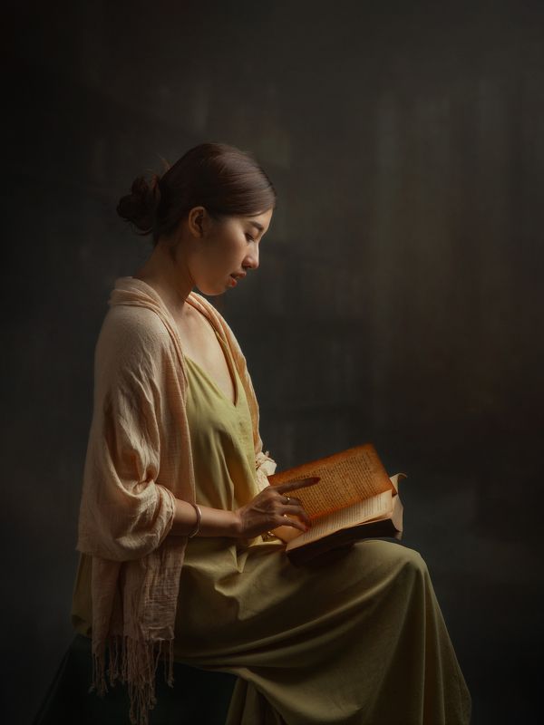 asian, vietnam, vietnamese, portrait, face, women, female, studio, dress, staged, reading, book, read * * *photo preview