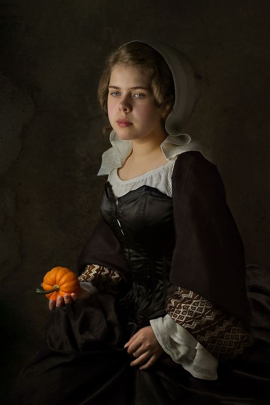 Девушка с тыквойphoto preview
