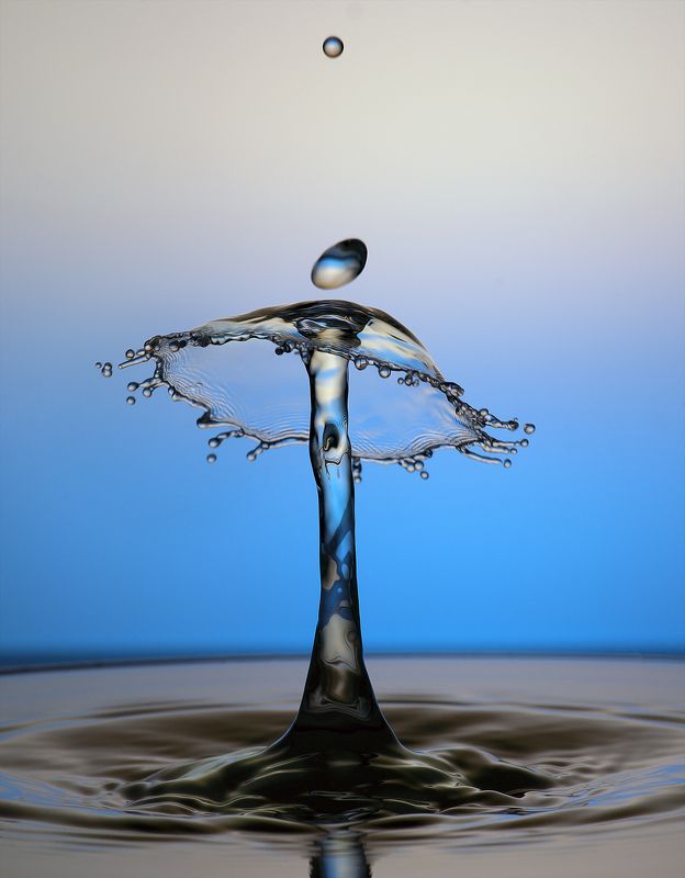 WATER,LIQUID,ABSTRACT,BLUE,LIQUID ART,DROPS,MACRO,SPLASH PHOTO,SPLASH,SPLASHING,STILL LIFE,DROP,DROPLET,DROPLETS,WATER DROP,WATER DROPS,RIPPLE,RIPPLES,CLOSE UP,CLOSE-UP Dancing Dropsphoto preview