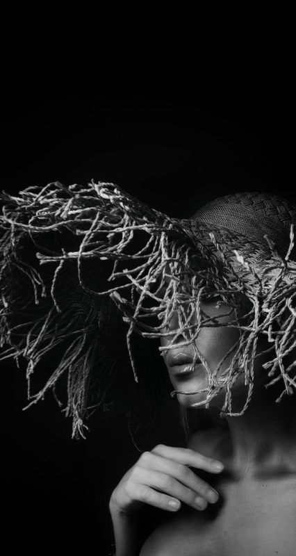 девушка в шляпе photo preview