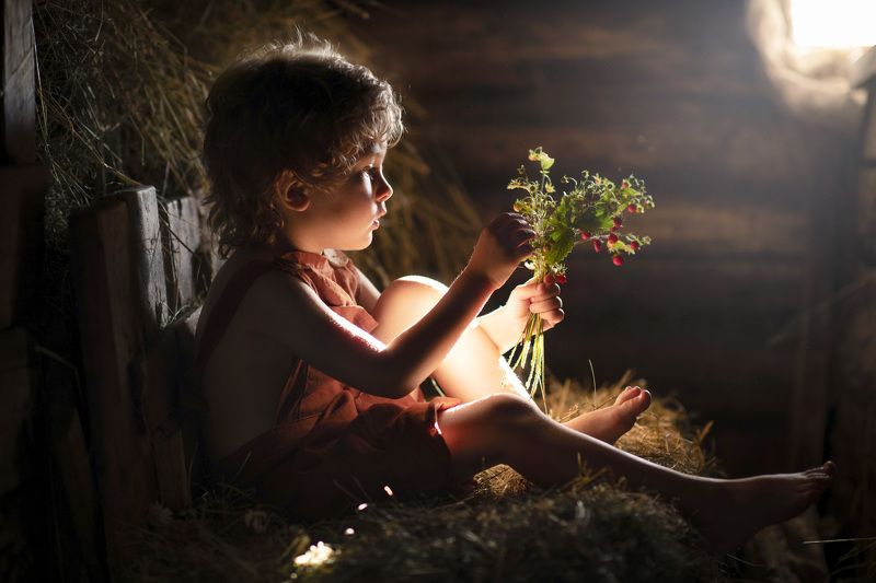 ягоды,земляника,лето,ребенок С ягодамиphoto preview