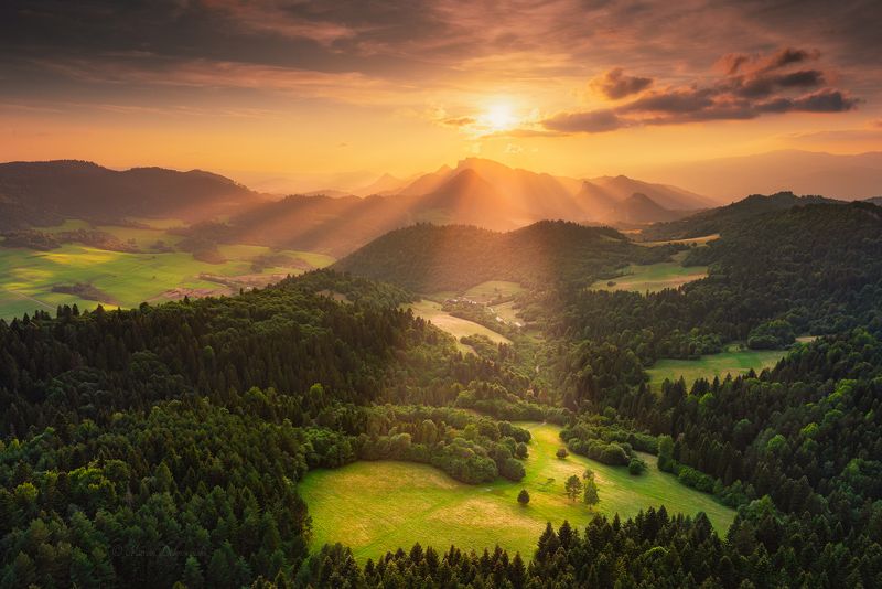 pieniny, trzykorony, rabsztyn, sun, sunset, sunbeam, clearing, forest, trees, landscape, mountainscape, poland, polska, slovakia, sky, carpathians, karpaty, clearing, warm, clouds The Award for Effortphoto preview