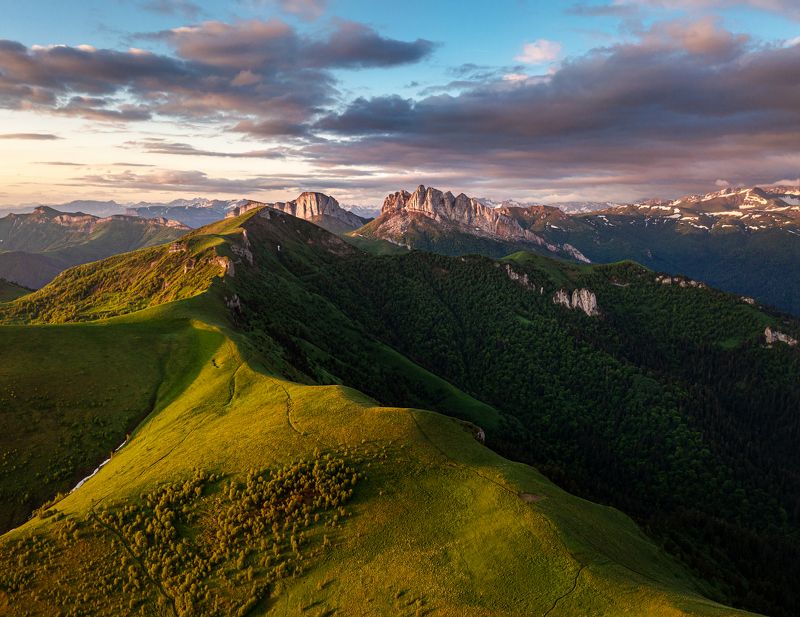 тхач, большой тхач, чертовы ворота, ачешбок, адыгея, краснодарский край, кавказ, кавказские горы Чертовы воротаphoto preview