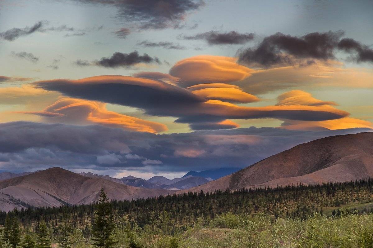 Космическое небо. Автор: Кирилл Уютнов Лентикулярные облака, Селеннях, Усть-янский улус, Уяндина, Хребет черского, Якутия, Кирилл Уютнов