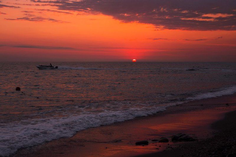 абхазия, закат, катер, море, солнце Уходящий день, уходящий свет...photo preview