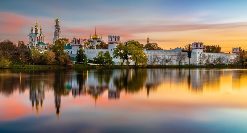 новодевичий монастырь, закат, москва, церковь, пруд, монастырь на закате, картина, архитектура, пейзаж Новодевичий монастырь на закатеphoto preview
