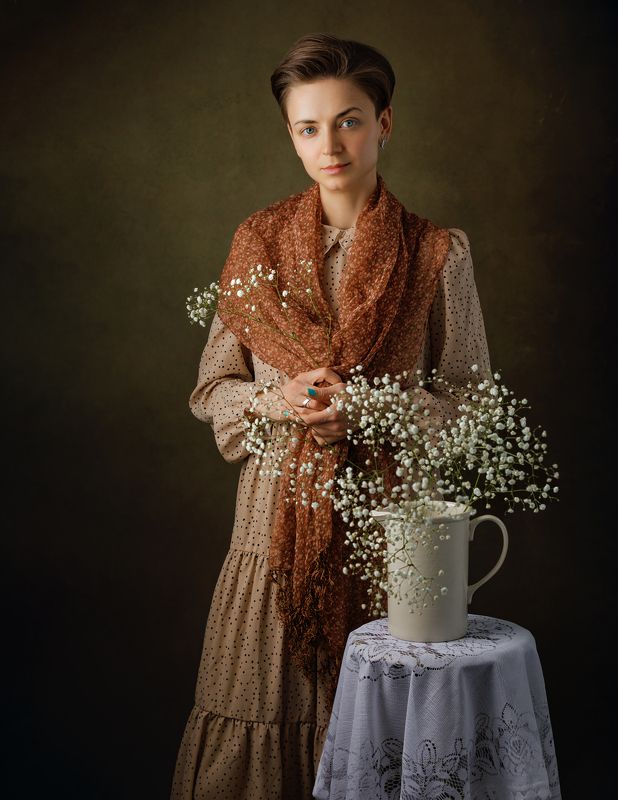 Девушка с цветамиphoto preview