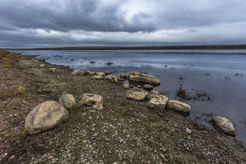 камни Енисей тучи река  Камни на берегу Енисеяphoto preview