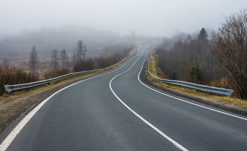 Догоняет дорога туманphoto preview