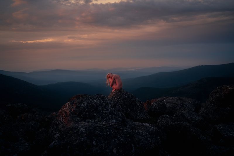 nude art girl mistress of the mountainsphoto preview