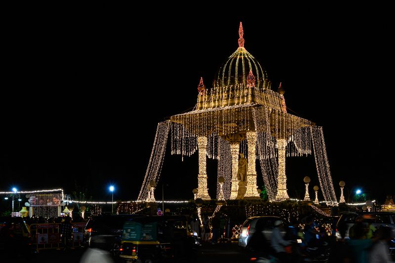 Chamarajendra Statue Illuminatedphoto preview