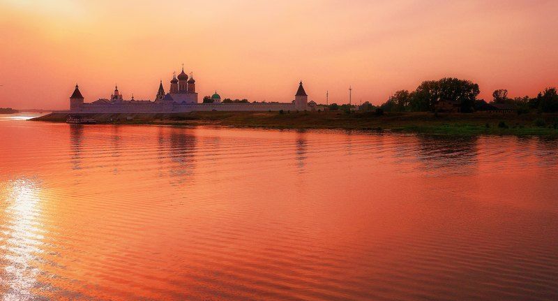 свято-троицкий макарьевский желтоводский женский монастырь , нижегородская область, макарьев Макарьевский закатphoto preview