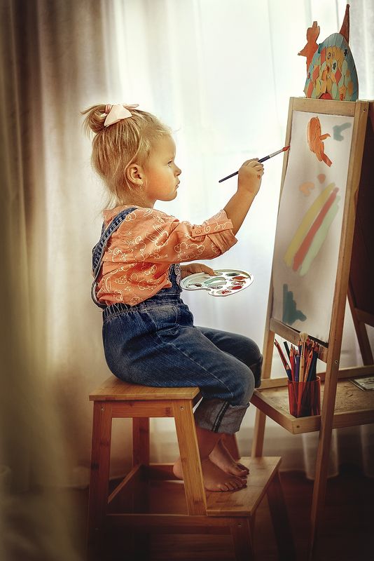 маленькая художницаphoto preview