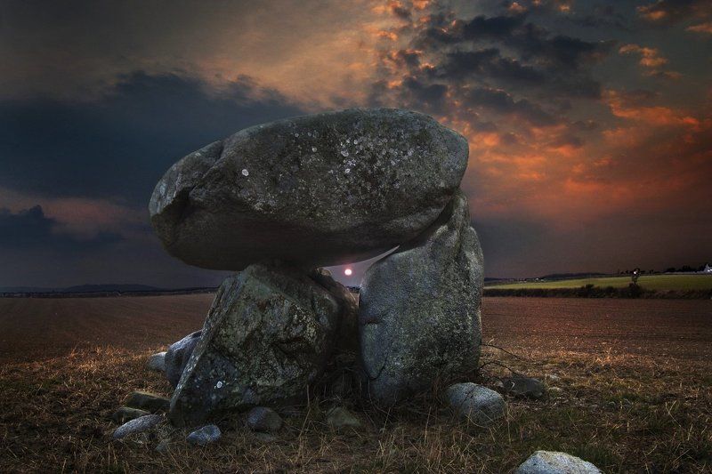 Dolmen, Northern Ireland, Slidderyford, Tomb Slidderyford Dolmenphoto preview