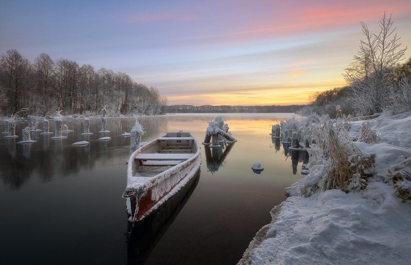 Про лодку, озеро и январский рассветphoto preview