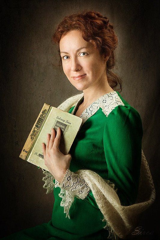 Портрет с книгойphoto preview