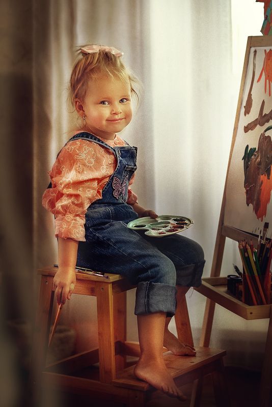 маленькая художницаphoto preview