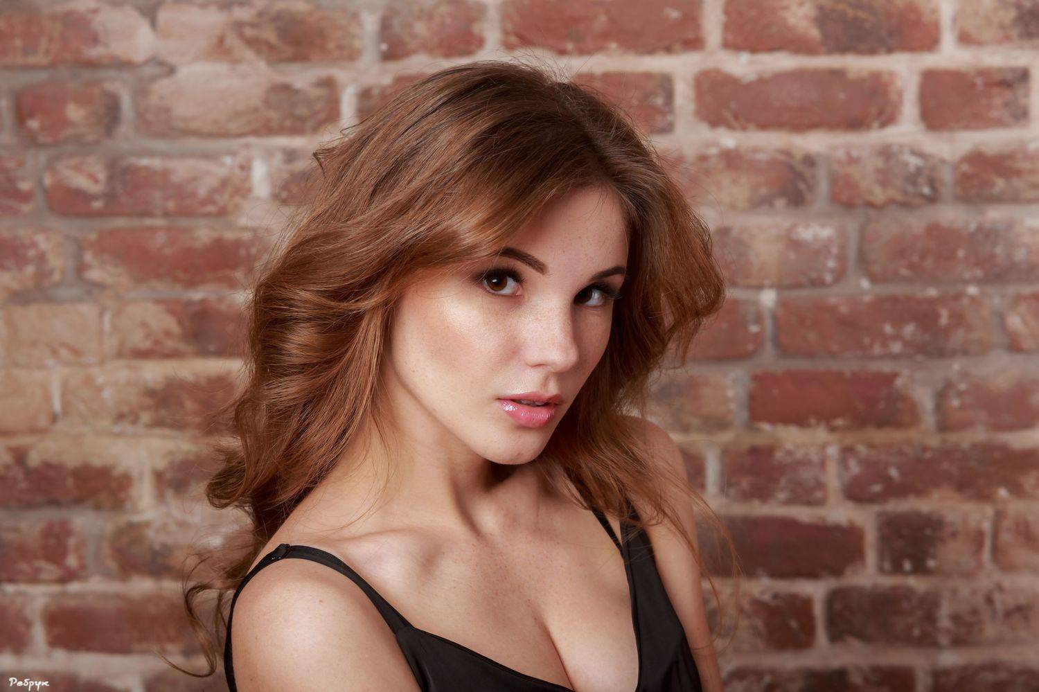 Автор: Pavel Rebruk women, one person, beauty, caucasian ethnicity, adult, young adult, portrait, fashion model, brown hair, looking, fashion, looking at camera, sensuality, females, lifestyles, brick, long hair, elegance, cute, young women, Everypixel, Pavel Rebruk