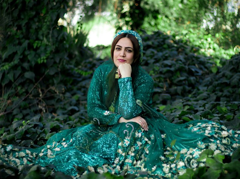 Qashqai womanphoto preview