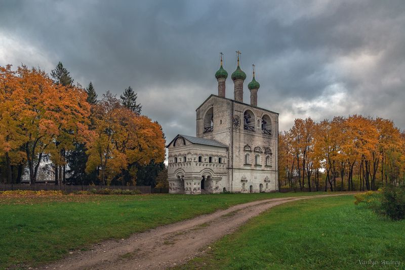 осень, архитектура, церковь, посёлок борисоглебский, ярославская область Звонница с церковью св. Иоанна Предтечиphoto preview