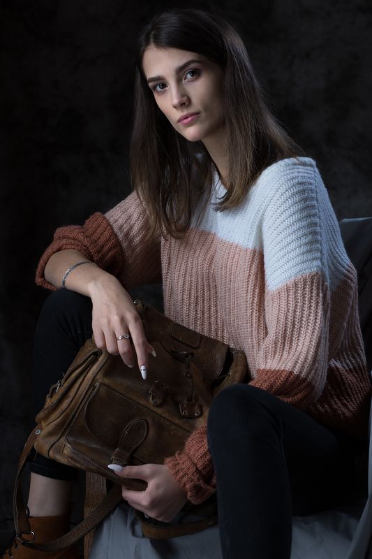 девушка, модель, свитер, сумка, ботинки, путешествие, стиль, красивая. студия ***photo preview