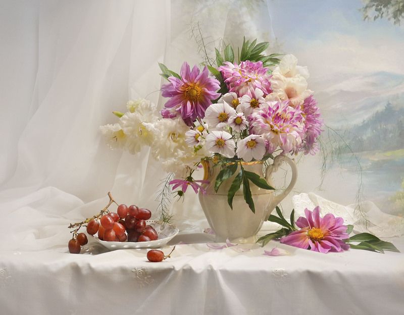 still life, натюрморт, цветы, фото натюрморт, лето, август, настроение, георгины, гладиолусы, космея, виноград Есть в тихом августе, мечтательном и кротком...photo preview