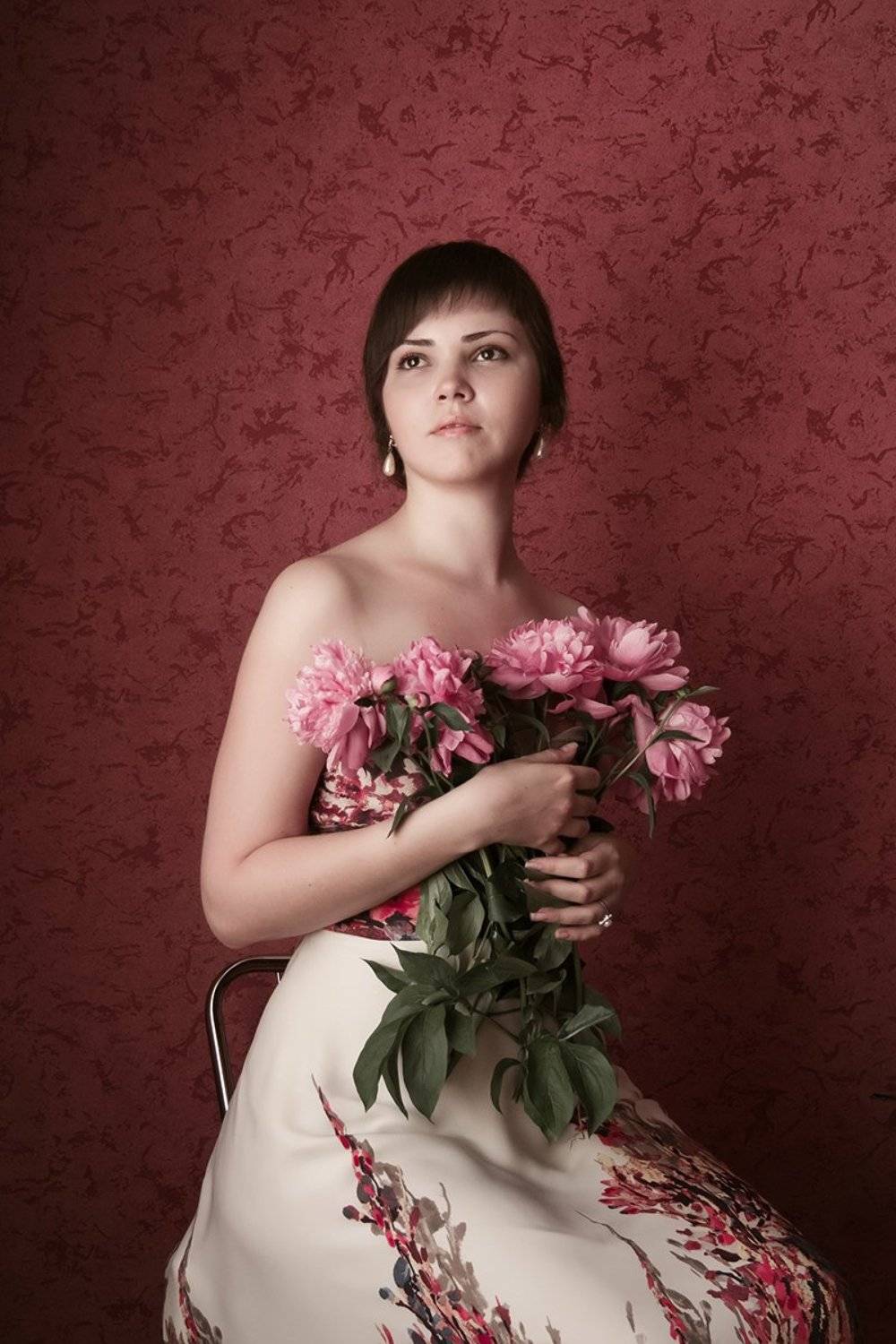 Наташа с пионами. Автор: Мартиросян Михаил пионы, портрет, девушка, Мартиросян Михаил