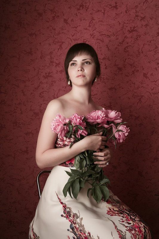 пионы, портрет, девушка Наташа с пионамиphoto preview