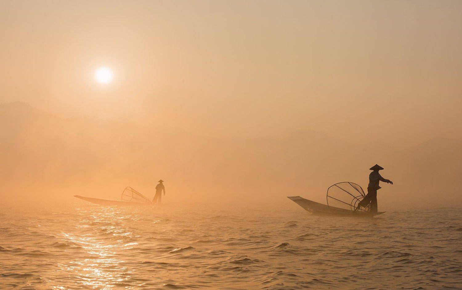 Восход на озере Инле. Автор: Виктория Роготнева , Виктория Роготнева