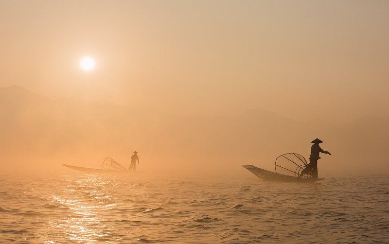 Восход на озере Инле фото превью