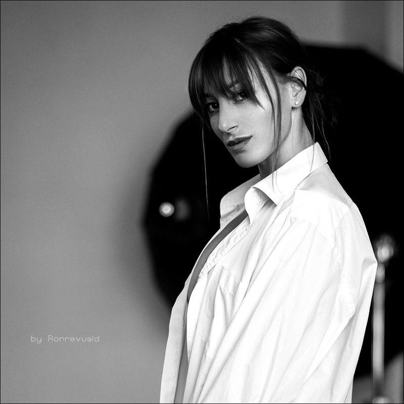 girl,woman,eyes,beauty,portrait,fashion,light,девушка,портрет,москва,свет, глаза,bw,blackandwhite,black&white,чб,чернобелое photo preview