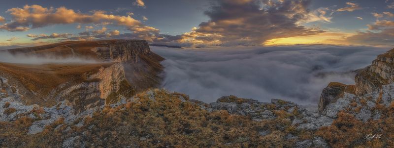 Горы,где спят облакаphoto preview