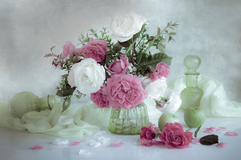 Беспечны были мы с тобой,для нас цветы благоухали.photo preview