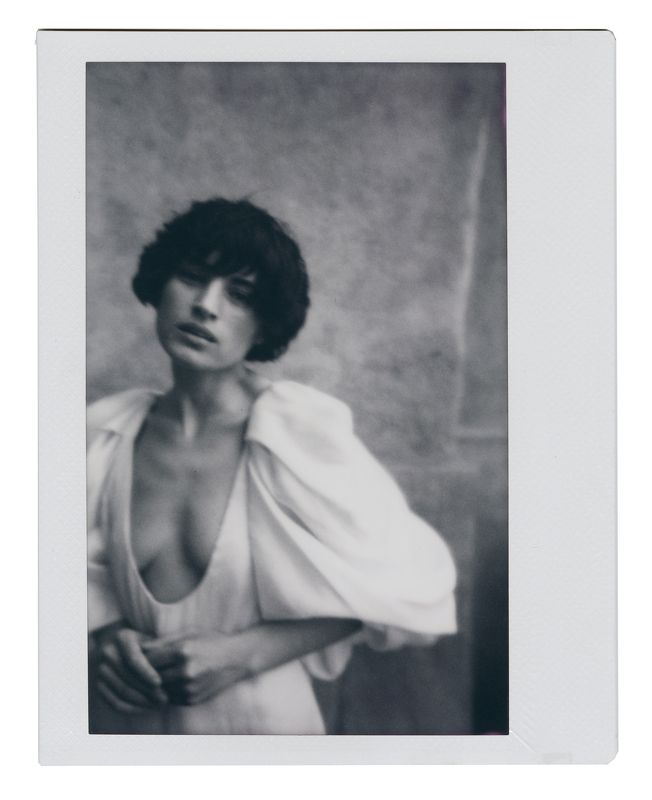 minimal, fashionable, bride, fujifilm, film, analogue, instant film Vera in Milanophoto preview