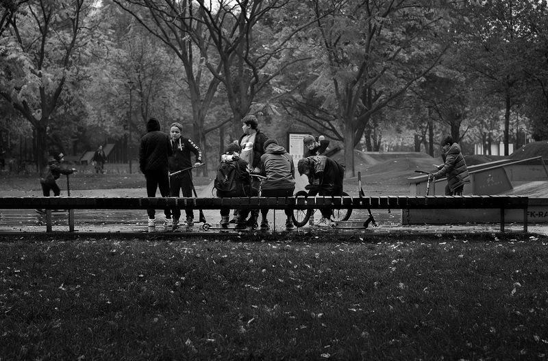 чб фото, дети, город Городские картинки. Скейт парк фото превью