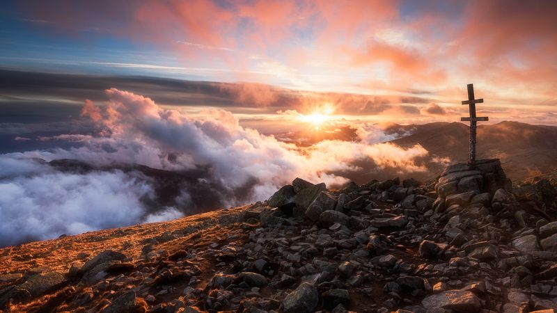 The last light over the mountainsphoto preview