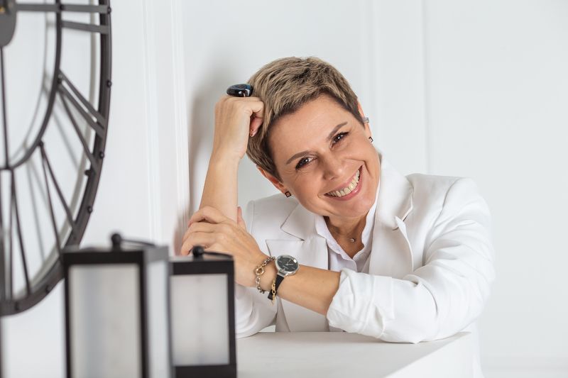 женщина, студия, фотосессия, улыбка, photo preview