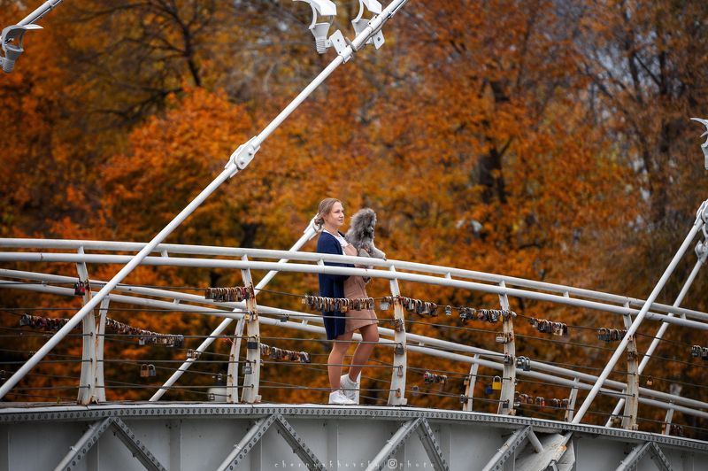 животные семейное фото фотопрогулка фото с собакой На мостуphoto preview