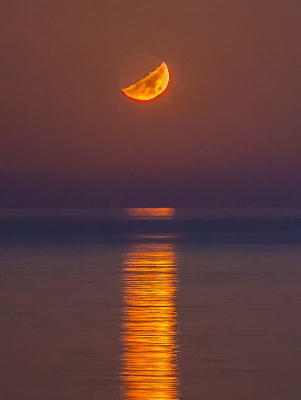 moonset in the areaticsea фото превью