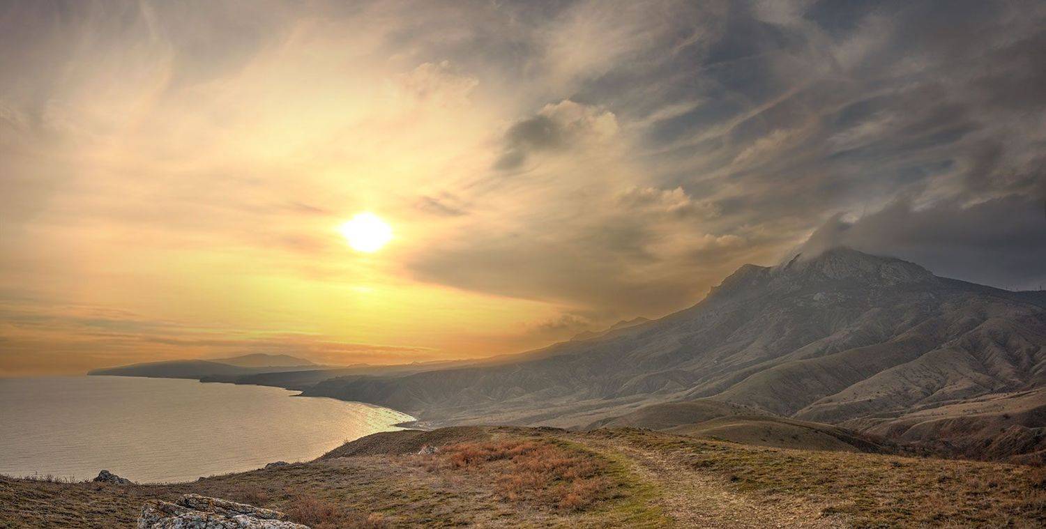 Загостил у Эчкидага вечер. Автор: Роман Рысь Берег, Горы, Крым, Лисья бухта, Море, Небо, Скала, Холмы, Роман Рысь